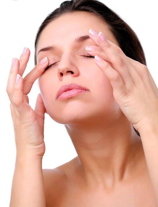 masajul pielii din jurul ochilor pentru întinerire