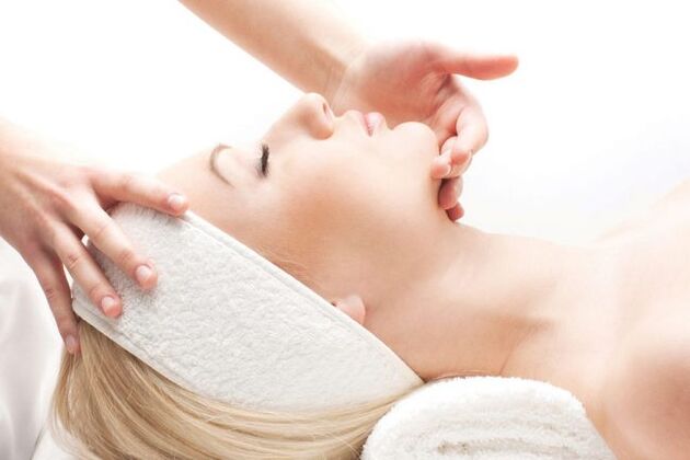 Masajul este o metodă eficientă de întinerire a pielii feței