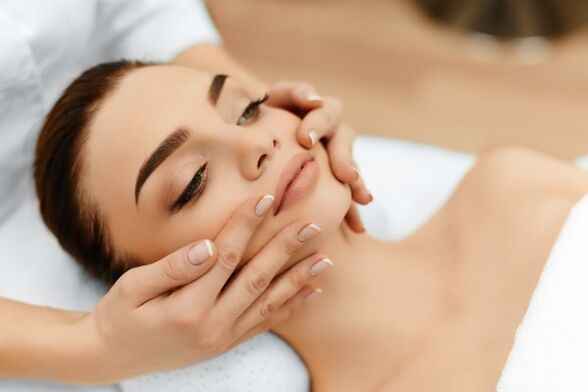 Întinerirea facială cu plasmă poate fi combinată cu masaj după ce pielea s-a vindecat