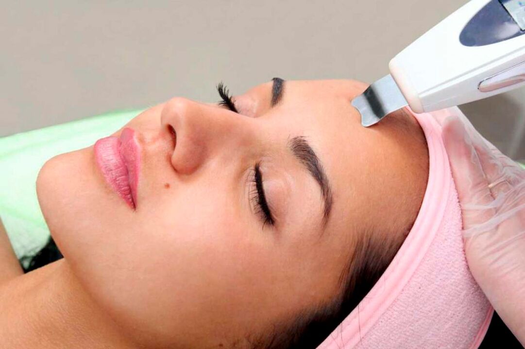 curățare facială cu ultrasunete pentru întinerire