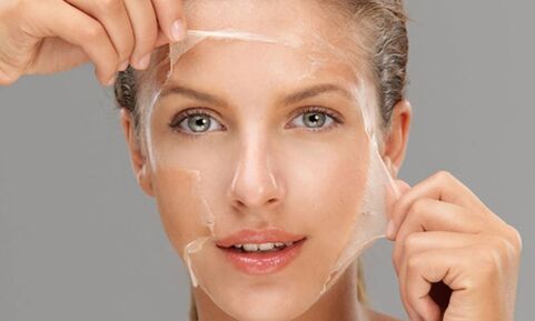 Peelingul profund îmbunătățește procesele de regenerare a pielii, întinerind-o